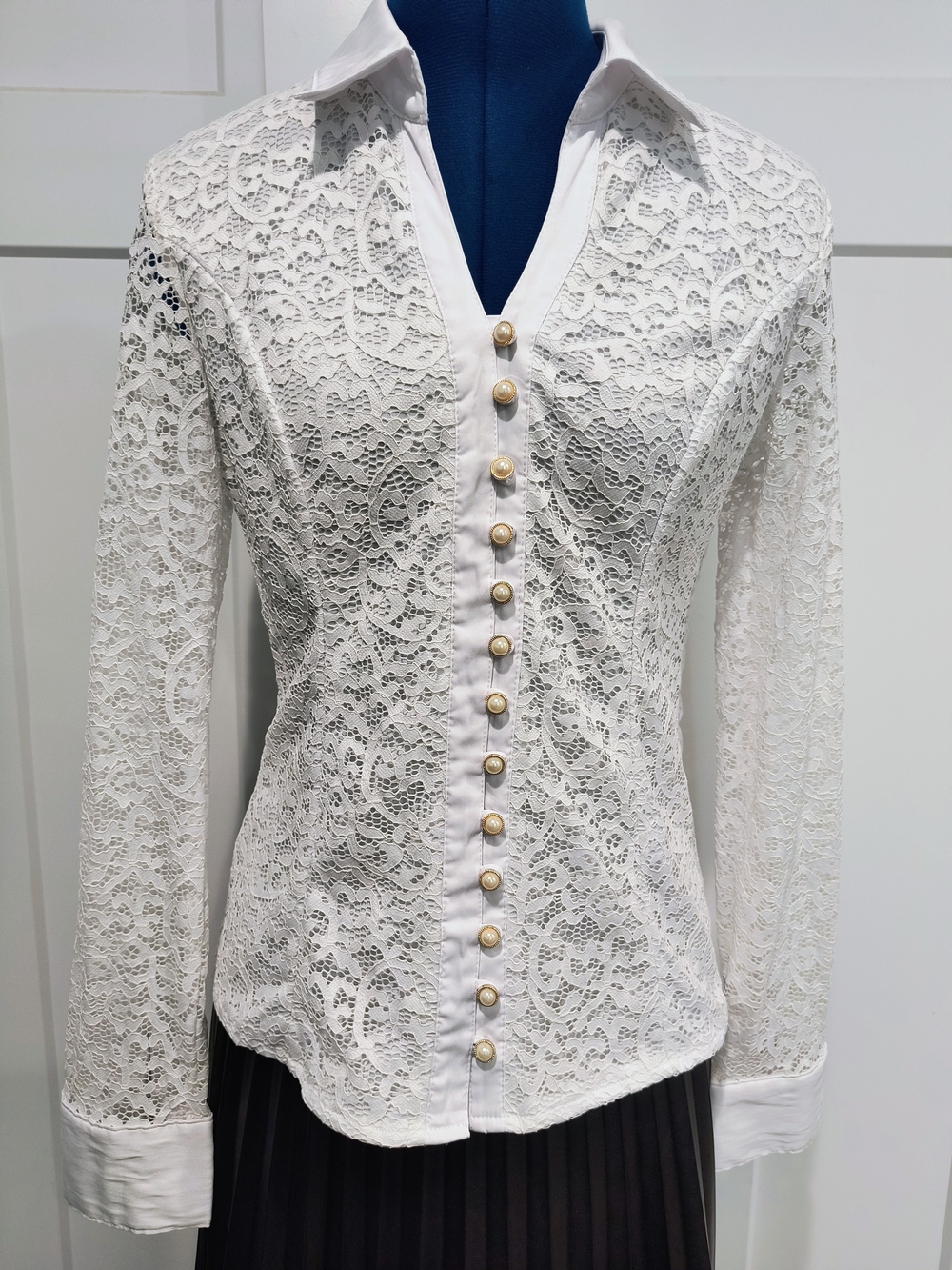 Kalicyu White Lace Button-Down Shirt with Pearl Gold Buttons